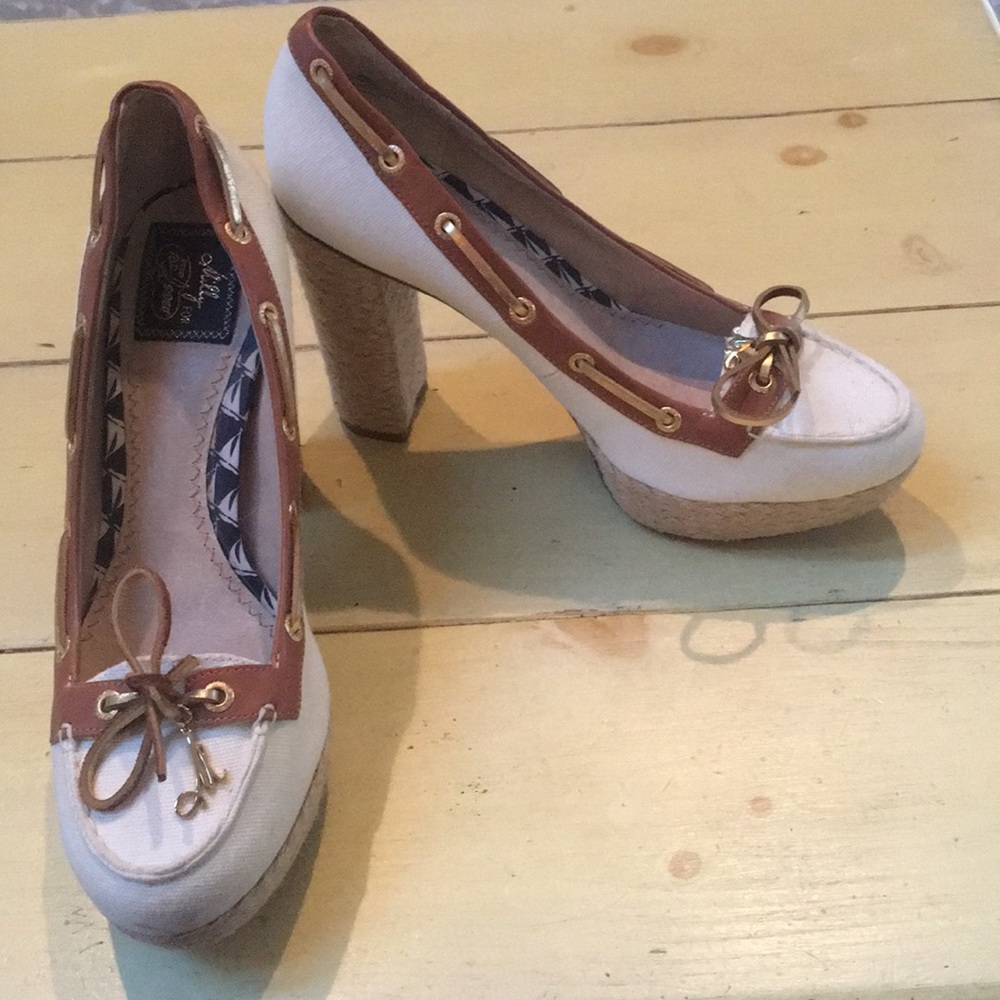 1 pair of brand new Sperry high heels